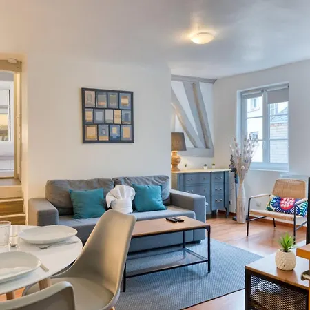 Daisy Un Pres De La Place Du Vieux Marche * 鲁昂