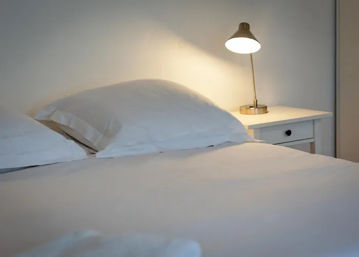 Daisy Un Pres De La Place Du Vieux Marche *